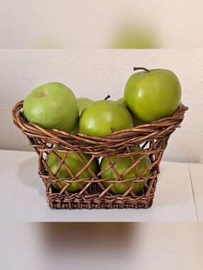 Decorative Open Weave Basket (apples not included)